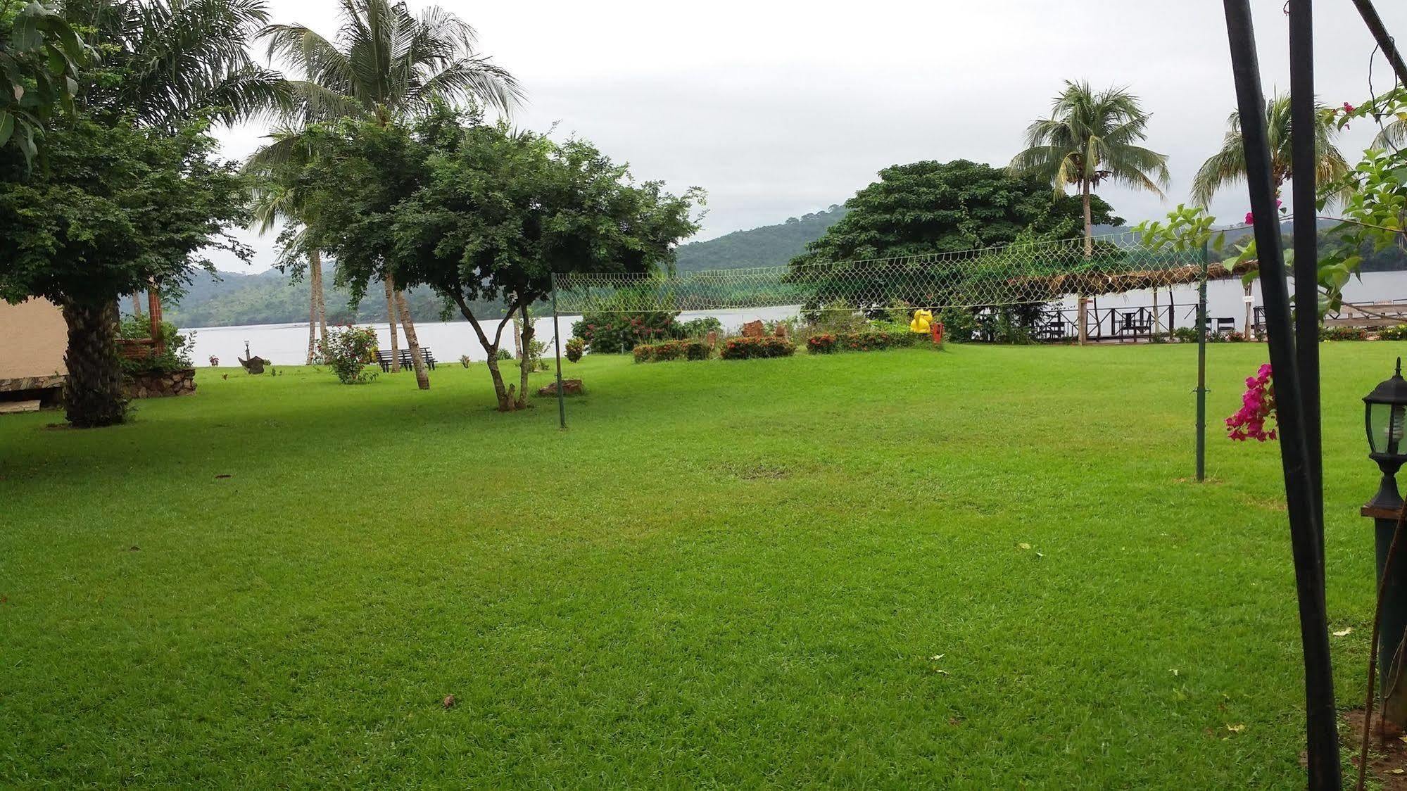 Afrikiko River Front Resort Akosombo Ngoại thất bức ảnh