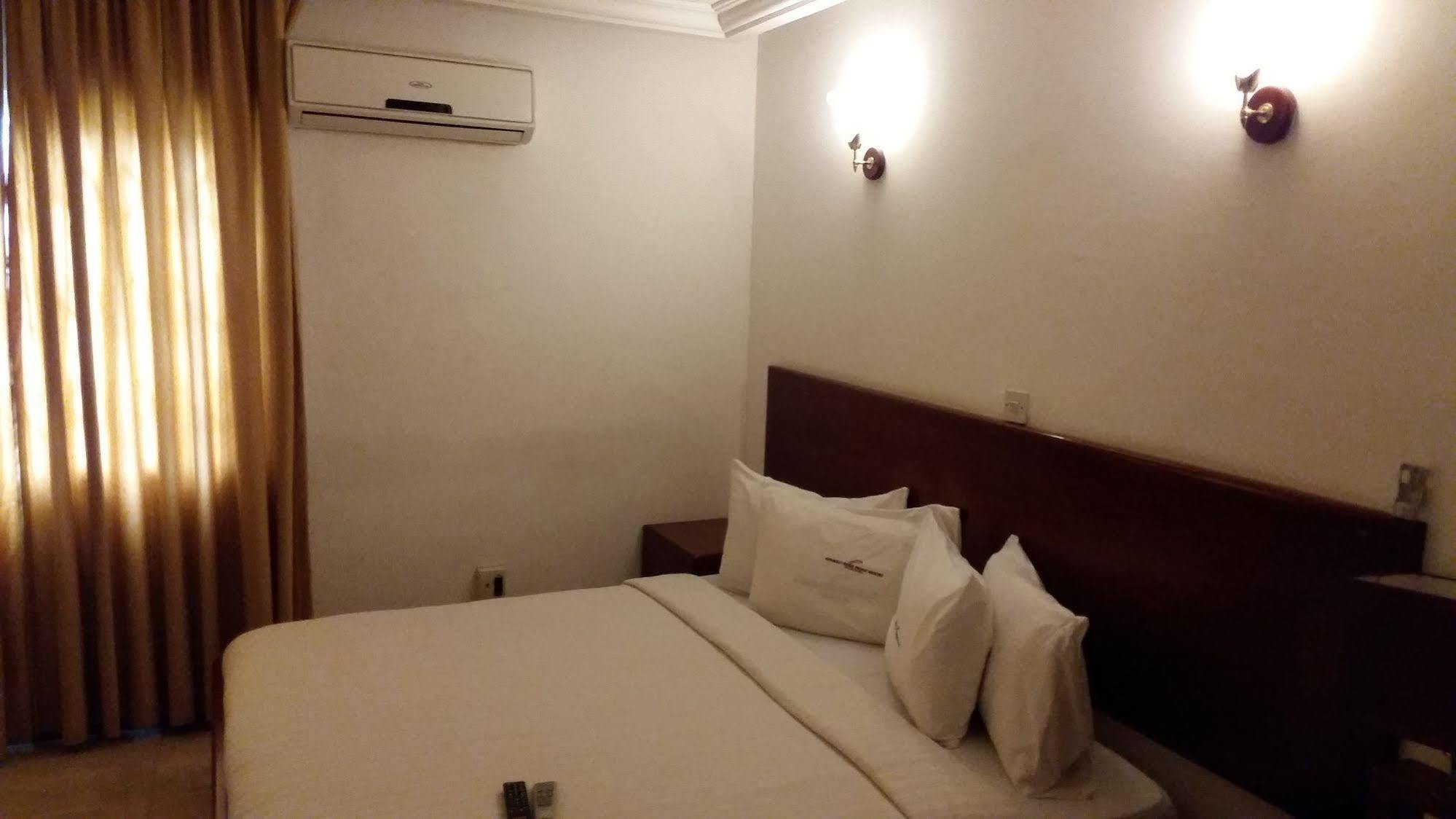 Afrikiko River Front Resort Akosombo Ngoại thất bức ảnh