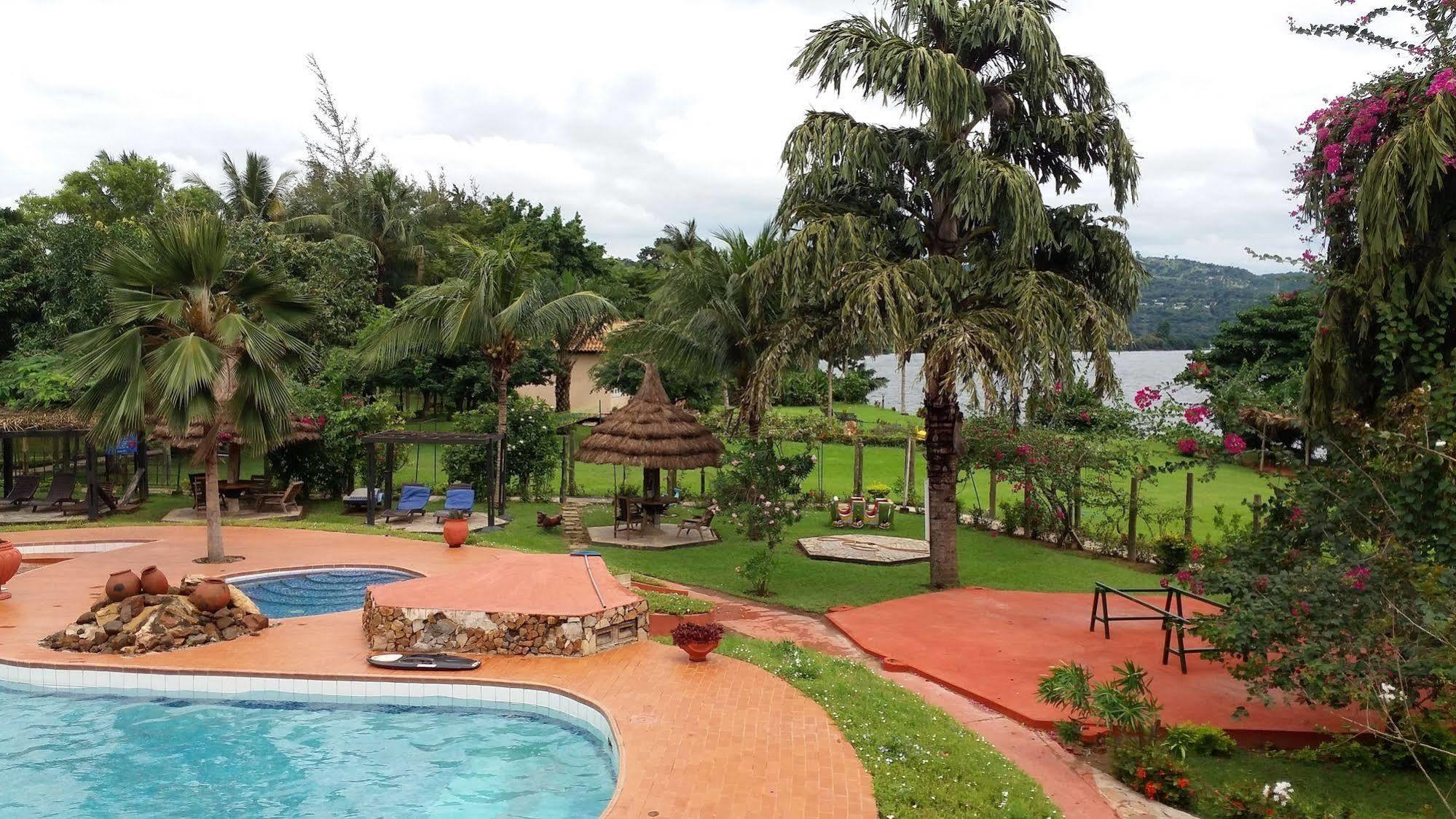 Afrikiko River Front Resort Akosombo Ngoại thất bức ảnh