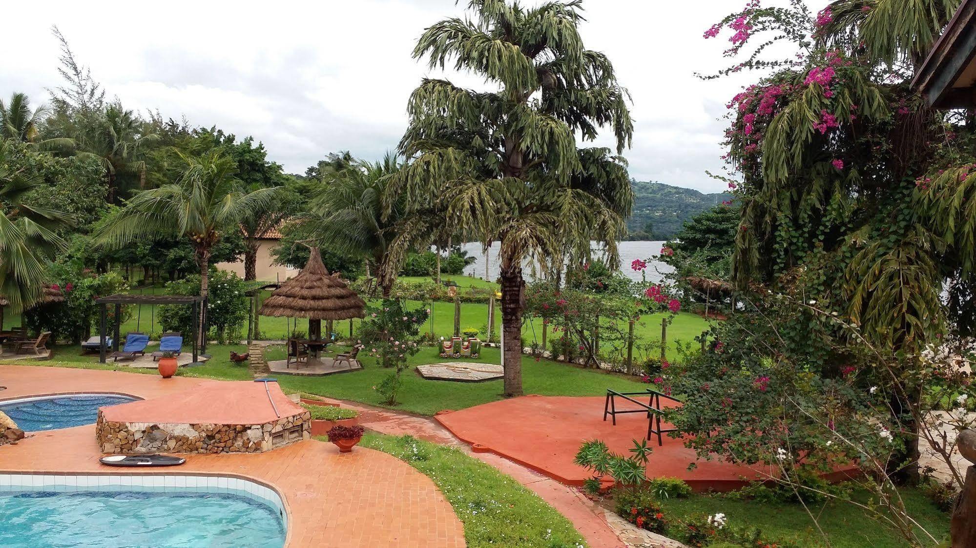 Afrikiko River Front Resort Akosombo Ngoại thất bức ảnh